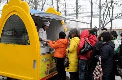 書報(bào)亭、早餐車，甚至垃圾桶都有二維碼“身份證”了。